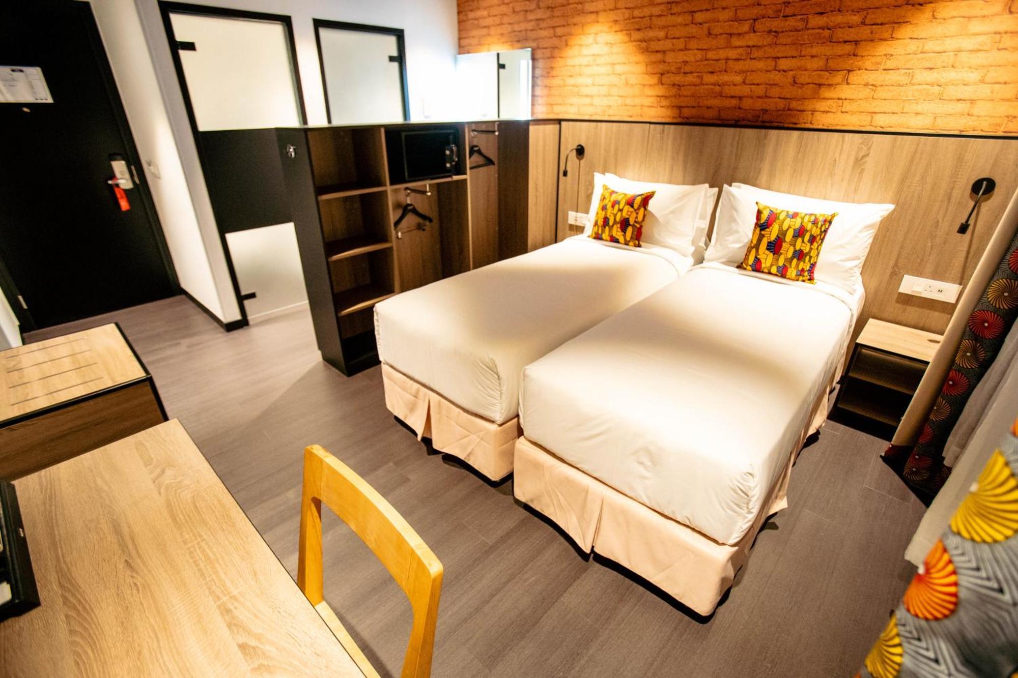 Onomo Hotel Кампала Екстериор снимка