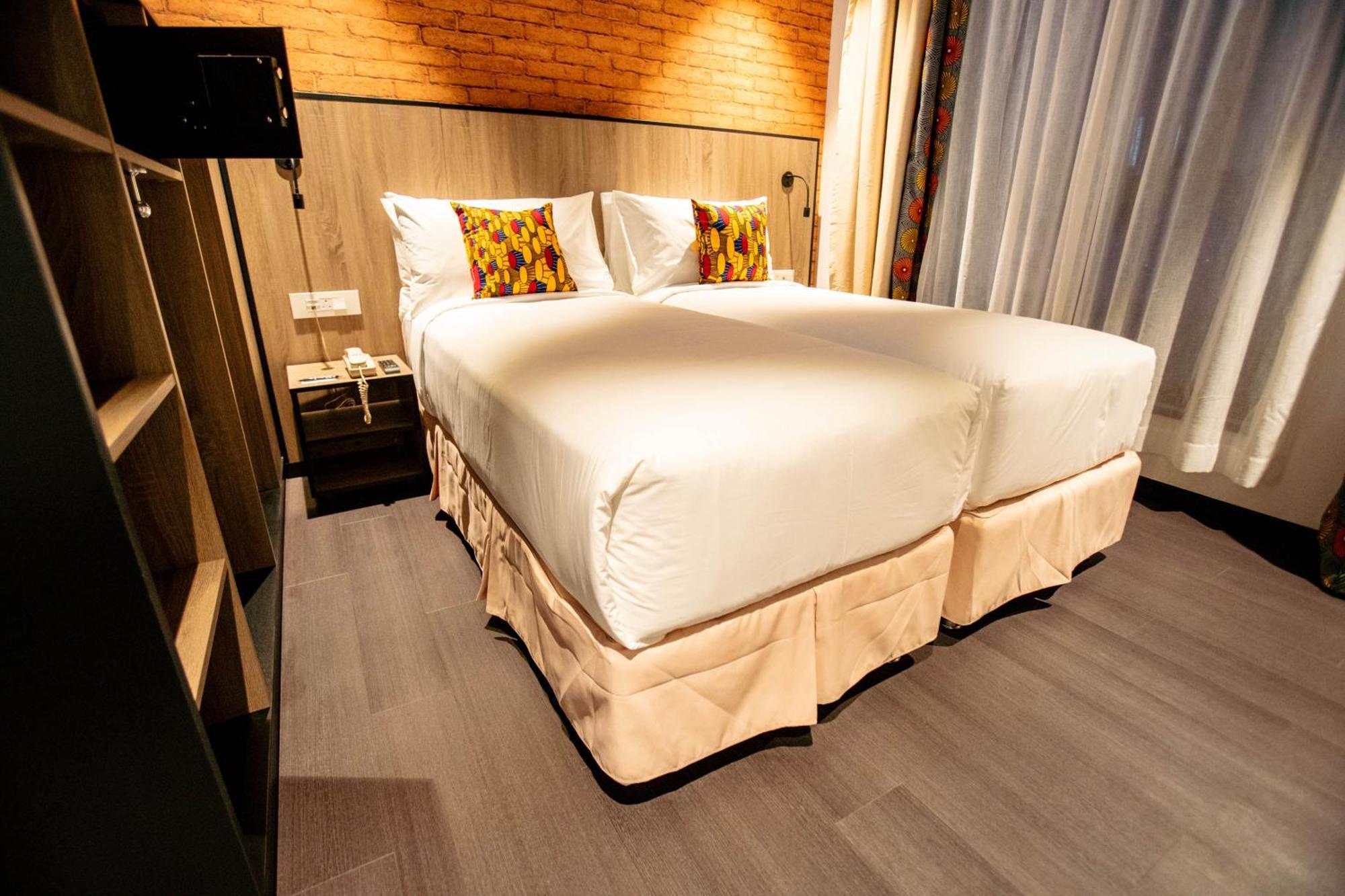 Onomo Hotel Кампала Екстериор снимка