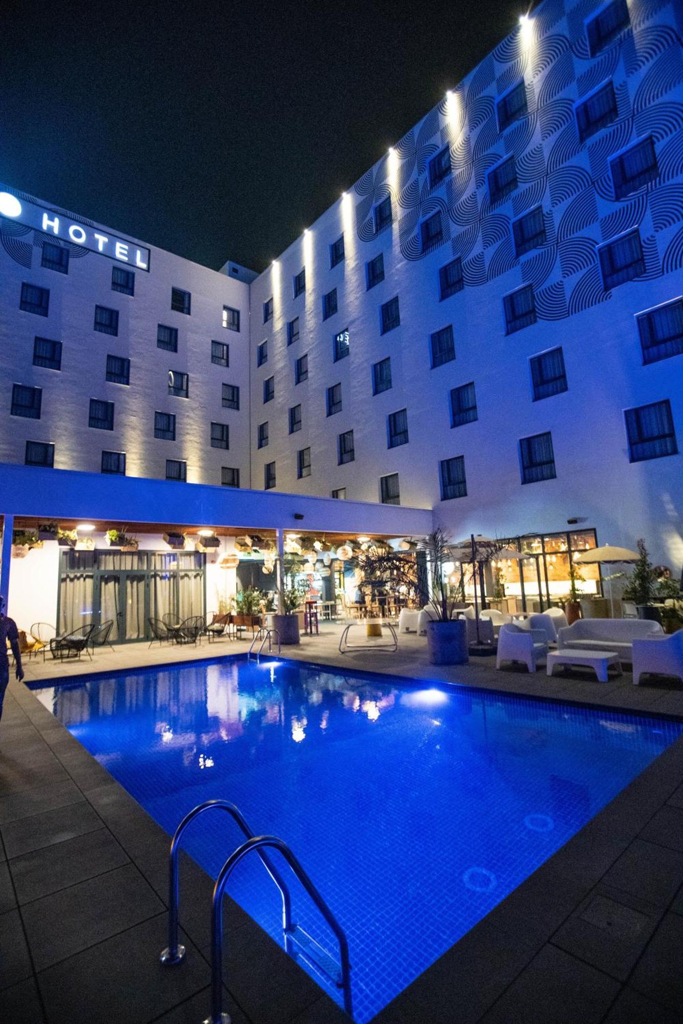 Onomo Hotel Кампала Екстериор снимка
